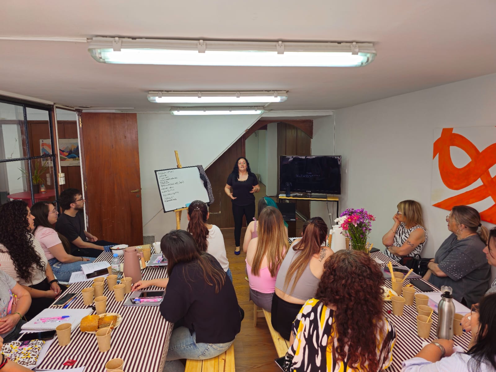 Mujeres emprendedoras conectando en Zona Oeste